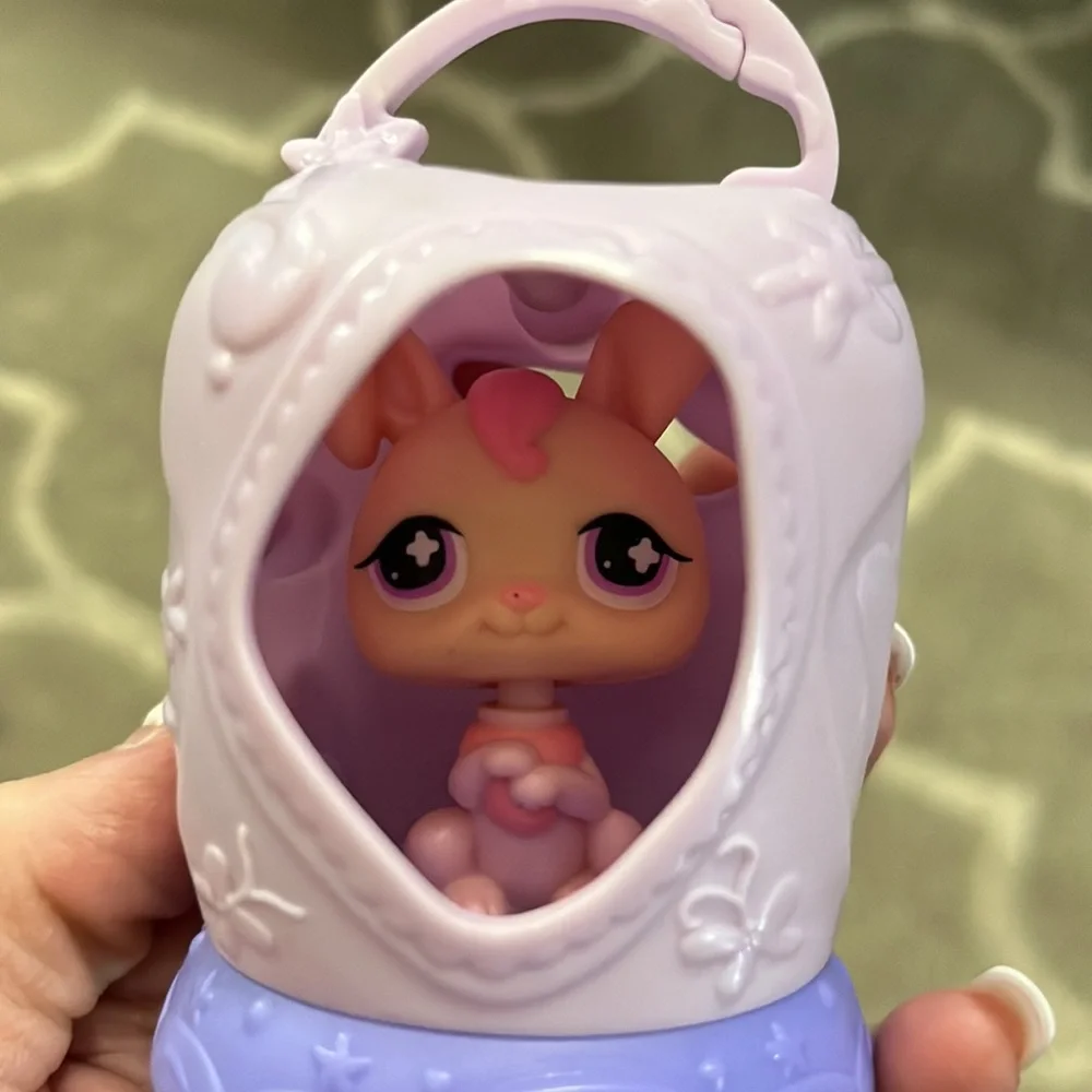 Hasbro made for McDonald’s happy meal figures of LITTLEST PET SHOP BUNDLE OF 3